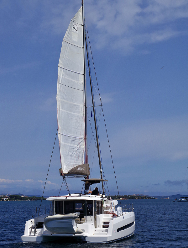 noleggiare catamarano sardegna